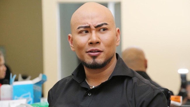 Alasan Deddy Jago Komunikasi Tak Relevan dengan Letkol Tituler Pemberian pangkat Letkol tituler kepada Deddy Corbuzier dianggap tak memiliki nilai urgensi. Alasan Kemenhan karena Deddy handal berkomunikasi tak relevan.