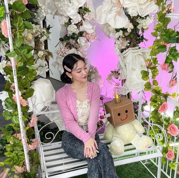 5 Inspirasi Outfit Floral ala Yeri Red Velvet, Chic dan Fashionable!
