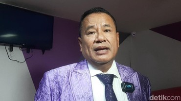 img-title Hotman Paris Tak Kuasa Tahan Air Mata Kala Kenang Almarhum Ibunda