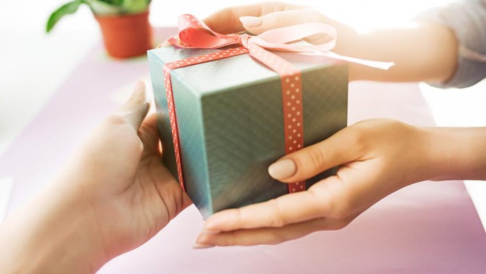 5 Inspirasi Hadiah Akhir Tahun Buat Sahabat yang Lagi Melalui Masa-masa ...