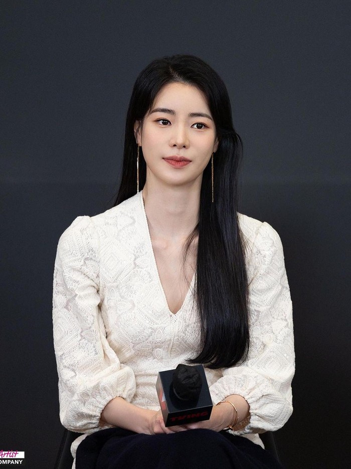 Lim Ji Yeon merupakan aktris Korea kelahiran 23 Juni, 1990. Saat ini, ia berada di bawah naungan agensi Artist Company dan telah memulai karier sejak tahun 2014./ Foto: instagram.com/limjjy2