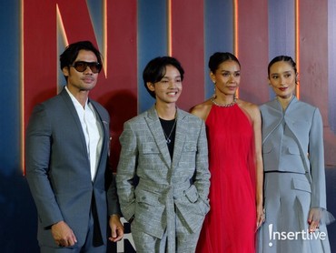 img-title 7 Momen Adinia Wirasti hingga Chicco Jerikho di Blue Carpet Gala Premier 'Mendua'