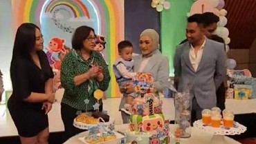 img-title Pacar Nathalie Hadir, Sule Absen di Ultah Adzam dan Cuma Titip Pesan