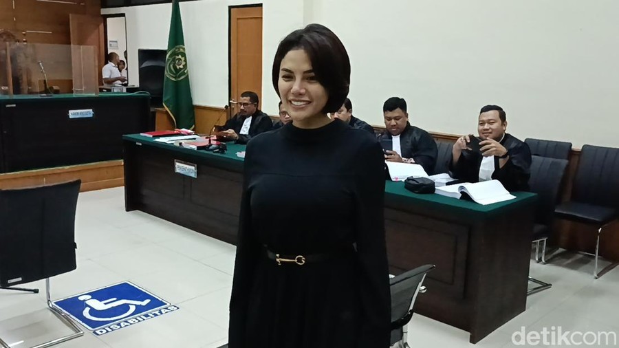 Nikita Mirzani di PN Serang.