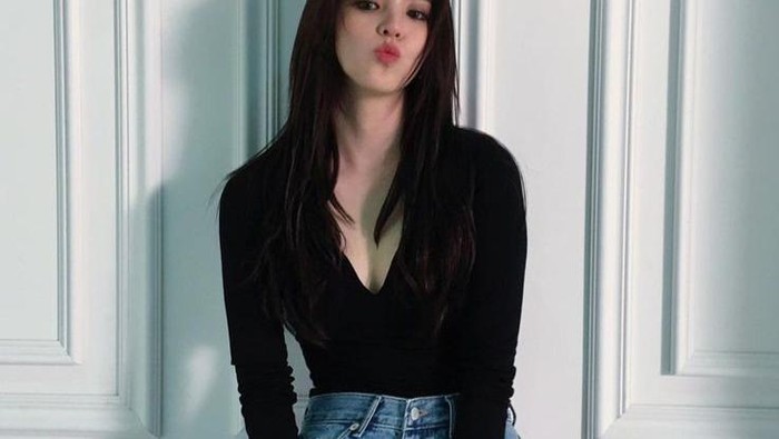 Tak Melulu Feminin, OOTD ala Han So Hee Swag Banget dan Mudah Ditiru