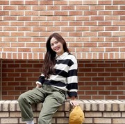 5 Inspirasi Outfit Kuliah ala Hyojung Oh My Girl, Simple dan Stylish!