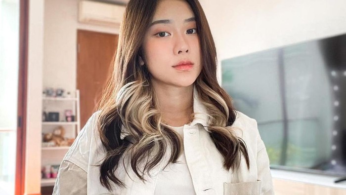 4 Inspirasi Outfit Kuliah ala Jessica Jane, Chic dan Stylish!