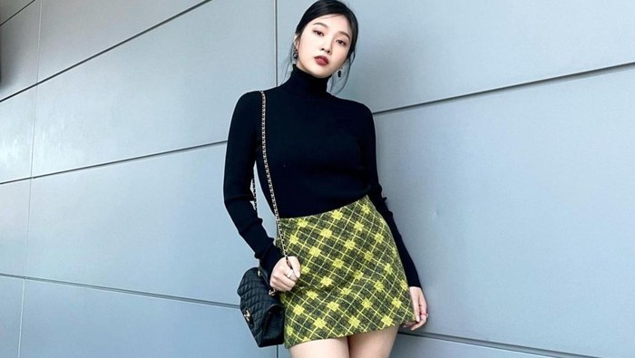 Outfit Motif Plaid ala Joy Red Velvet. Foto: Instagram.com/_imyour_joy