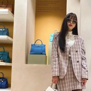 5 Inspirasi Outfit Motif Plaid ala Joy Red Velvet, Chic dan Fashionable!