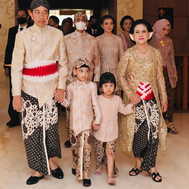 <p>Cantik dan menawan, ya? Dari potret-potret berikut, penampilan Selvi mana yang paling membuat Bunda terpana dan memujinya? (Foto: Laily Rachev/Tim Media Pernikahan Erina-Kaesang)</p>