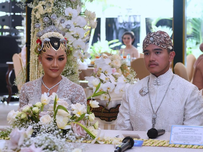 Tak cuma Kaesang, Erina pun ternyata sempat dilanda grogi dan ketegangan detik-detik sebelum sang suami mengucapkan kabul. Hal ini karena ia melihat Kaesang tegang sepanjang prosesi akad./Foto: Rusman