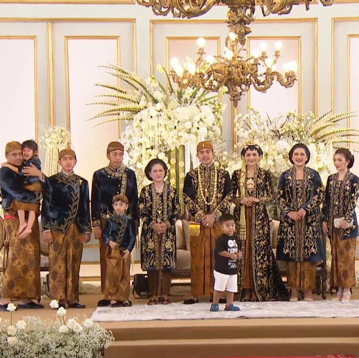 <p>Pernikahan Kaesang Pangarep dan Erina Gudono turut dihadiri oleh para keponakan. Salah satu sosok yang menarik perhatian netizen adalah Panembahan Al Nahyan Nasution. (Foto: YouTube Presiden Joko Widodo)</p>