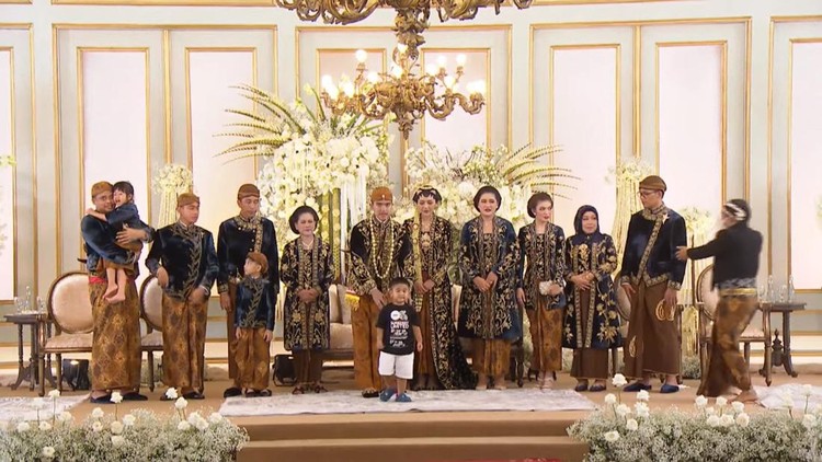 Potret Kocak Nahyan di Pernikahan Kaesang dan Erina Potret Kocak Nahyan di Pernikahan Kaesang dan Erina