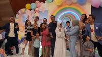 <p>Nathalie Holscher pun membuatkan pesta ulang tahun yang meriah bertema Cocomelon untuk Si Kecil. Nathalie juga mengundang rekan-rekan sesama artis. (Foto: Instagram: @nathalieholscher)</p>