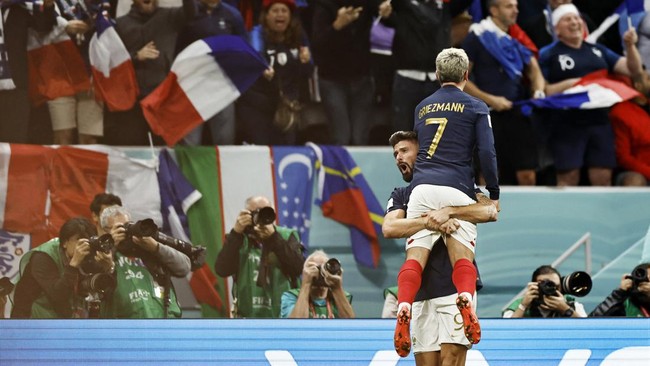 Pesona Antoine Griezmann di laga Prancis vs Maroko banjir pujian. Paul Pogba bahkan menyamakan Griezmann dengan N'Golo Kante.
