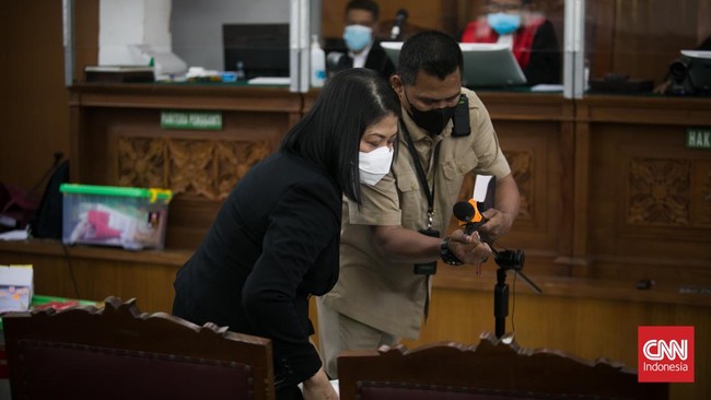 Richard Eliezer Pudihang Lumiu alias Bharada E dan istri mantan Kadiv Propam Polri Ferdy Sambo, Putri Candrawathi menghadapi sidang tuntutan pada Rabu (18/1).