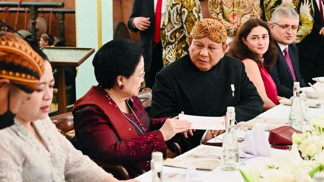 Megawati Soekarnoputri dan Prabowo Subianto pernah menyusun visi misi bersama berjudul Manifesto Nasionalisme Kerakyatan saat maju bersama di Pilpres 2009.