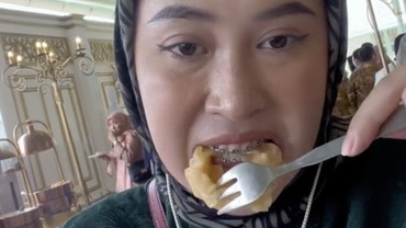 img-title Pengamat Medsos Ikut Kritik TikToker yang Review Makan Pernikahan Kaesang & Erina