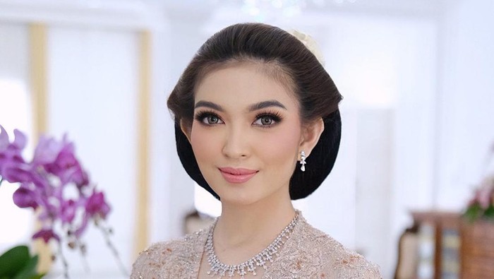 6 Gaya Fashion Selvi Ananda, Istri Gibran Rakabuming yang Selalu Terlihat Anggun