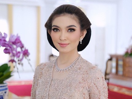 7 Potret Selvi Ananda Istri Gibran, Wajah Glowing di Pernikahan Kaesang Curi Perhatian