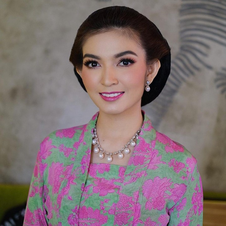 <p>Ya, sejak dalam rangkaian acara pernikahan Kaesang Pangarep dan Erina Gudono, wanita kelahiran 33 tahun silam ini membuat netizen kagum. (Foto: Instagram @rama_jee)<br /><br /></p>