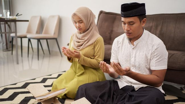 7 Doa Ayah untuk Istri yang Hamil agar Bayi dalam Kandungan Sehat dan Sempurna