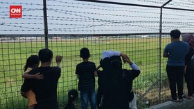 VIDEO: Pesawat Jet Pribadi Tamu Jokowi Jadi Ajang Wisata Dadakan