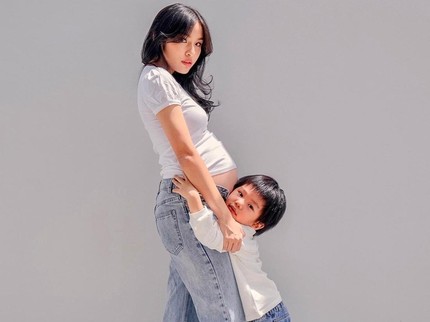 7 Potret Kehamilan Istri Chef Arnold dan Putra Pertamanya Arthur, Tak Sabar Jadi Kakak
