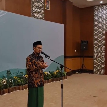 Hentikan Ceramah Saat Dengar Upacara Hindu, Ustaz Adi Hidayat Banjir Pujian