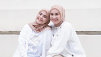 <p>Selama awal kehamilan ini pun, Vebby masih terlihat aktif menjalani beragam kegiatan, salah satunya dengan sang sahabat, Irish Bella. Foto: Instagram @vebbypalwinta</p>