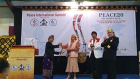 HUT ke-5, VOP Luncurkan Buku 'Pesan Perdamaian' dari 53 Negara