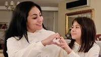 5 Potret Siti KDI dan Putri Cantiknya yang Blasteran Turki