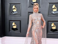 Paris Hilton Jadi Model Fashion Show, Cara Jalannya Diolok-olok Mirip Ayam