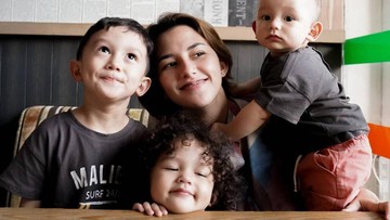 ARTIS HAMIL DAN MELAHIRKAN DI USIA MUDA: AUREL HINGGA DAHLIA POLAND
