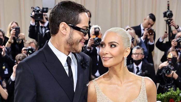 6 Pasangan Selebriti Hollywood yang Berpisah di Tahun 2022, Ada Kim Kardashian dan Kendall Jenner