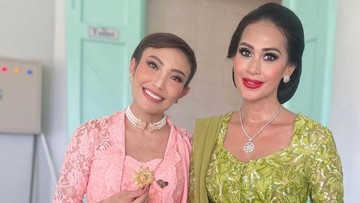 PAKAI KEBAYA SEWAKTU TUNANGAN