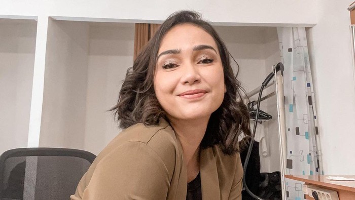 Selain Melaney Ricardo, 6 Selebritas Ini juga Jalani Operasi Angkat Rahim, Simak Alasannya!