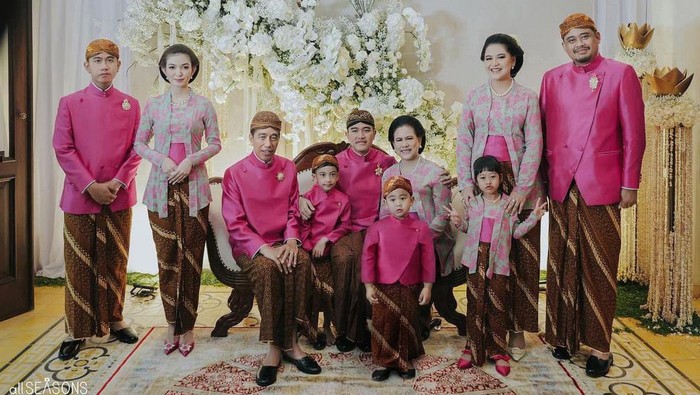 'Foto' Panembahan Al Nahyan Nasution pakai beskap.