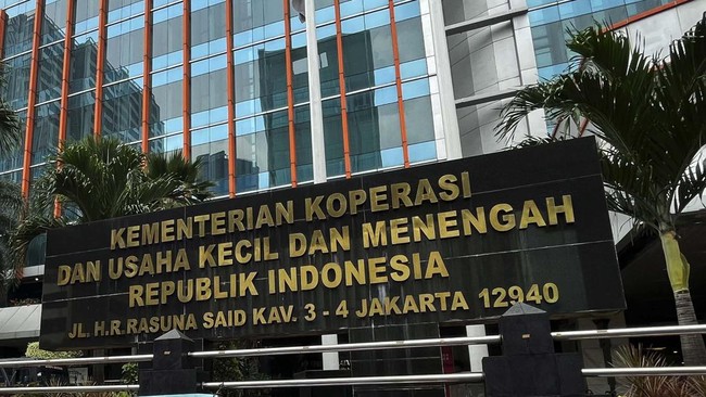 Korban pemerkosaan pegawai Kementerian Koperasi dan UKM terluka berkali-kali. Para tersangka bebas, korban dinikahi pelaku, lalu ditelantarkan.