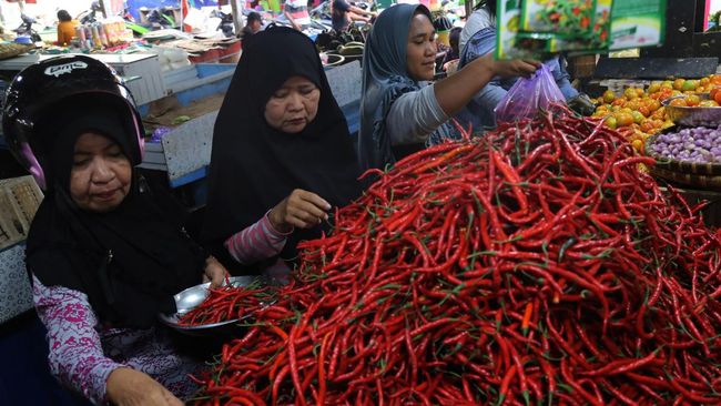 Jelang natal dan tahun baru, harga sejumlah bahan pokok naik secara merata di seluruh pasar tradisional.