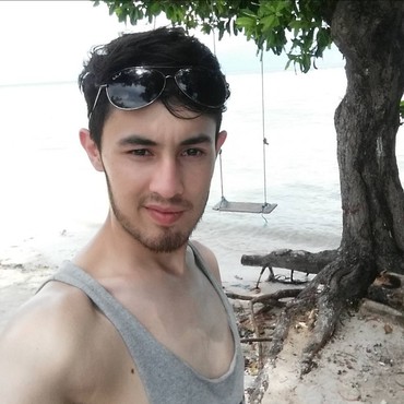 Kalah Saing di Sinetron, Kevin Sanova Alih Profesi jadi Tukang Roti Keliling