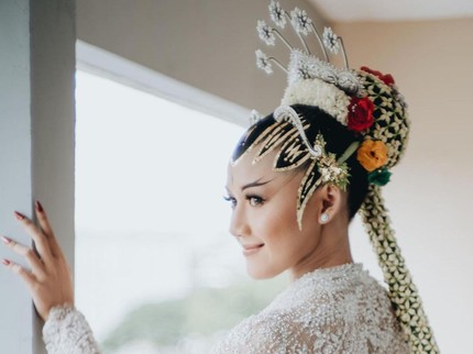Cerita di Balik Riasan Akad & Resepsi Erina Gudono, MUA Dipilih Langsung Iriana