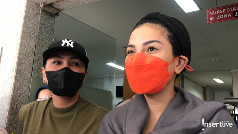 Nikita Mirzani dan Fitri Salhuteru