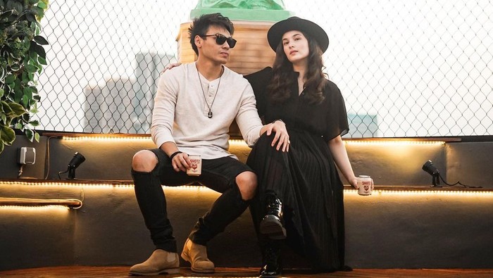 Intip Gaya Outfit Kencan ala Chelsea Islan dan Rob Clinton yang Modis dan Bisa Kamu Tiru