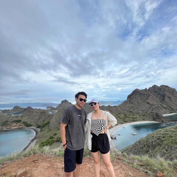 Rob Clinton dan Chelsea Islan sedang Hiking berdua/Sumber: IG @robclintonkardinal
