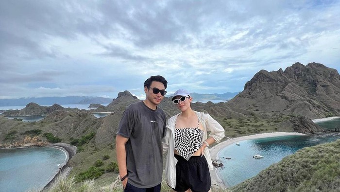Rob Clinton dan Chelsea Islan sedang Hiking berdua/Sumber: IG @robclintonkardinal