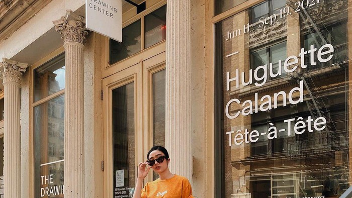 Contek gaya Febby Rastanty untuk inspirasi first date outfit kamu