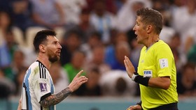 Daniele Orsato Si Pelit Kartu Merah Pimpin Argentina vs Kroasia