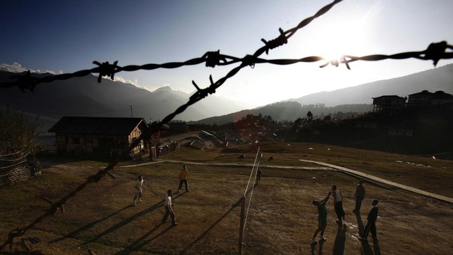 Menhan India, Rajnath Singh, menuding China berusaha mengubah status quo di perbatasan Himalaya menyusul bentrok di Tawang, Arunachal Pradesh, pekan lalu.