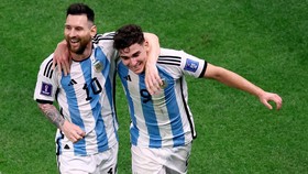 Julian Alvarez, dari Minta Selfie Bareng Messi Hingga ke Final Bersama